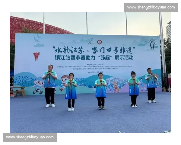 非遗助威苏超：淮剧歌舞杂技燃爆盐城中场